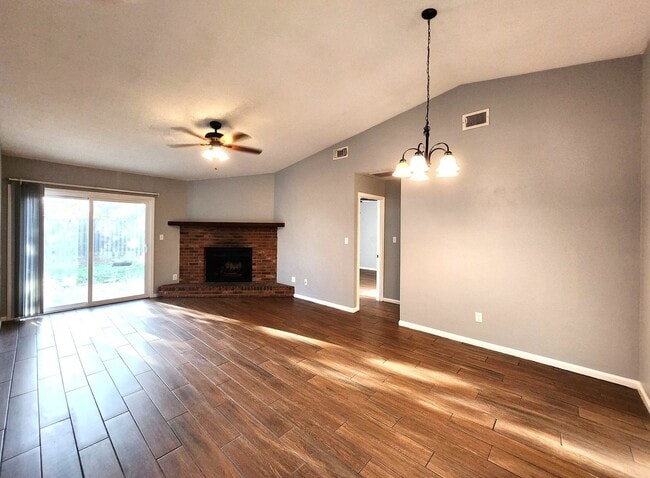 Foto del edificio - 3 bedroom for rent in NE Tallahassee, wood floors, Privacy Fenced yard, available early March 202...