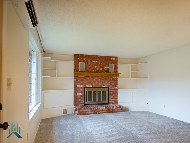 Foto del edificio - Quiet and comfortable 3 bed/ 1 bathroom house
