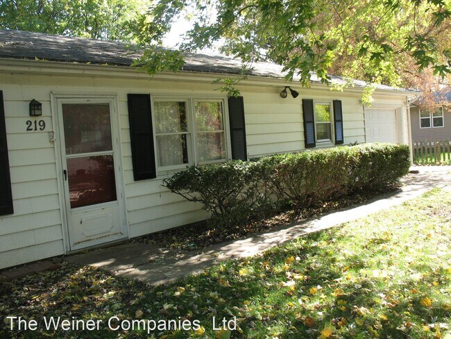 Building Photo - 3 br, 1 bath House - 219 Augusta St.