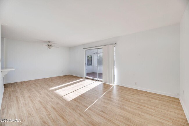 Foto del edificio - 4521 N 75th Pl