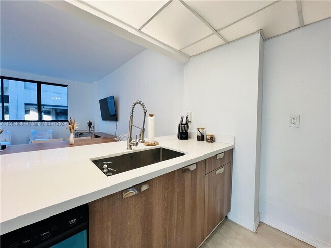 Foto del edificio - 540 Brickell Key Dr