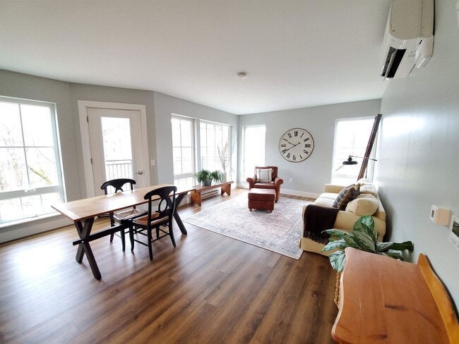 Building Photo - 195 Mechanic St