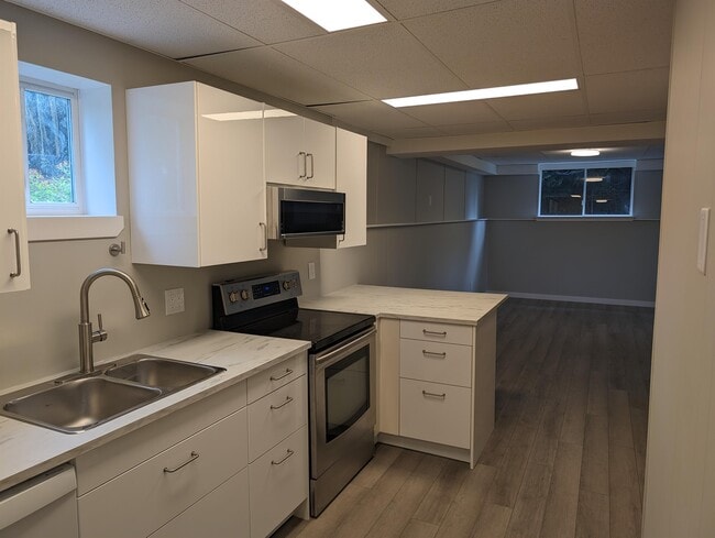 Photo du bâtiment - 45574 Lewis Ave