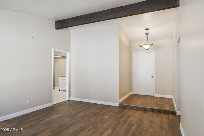 Building Photo - 4662 W Kings Ave