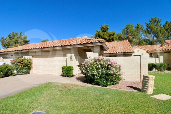 Building Photo - 970 E Chilton Dr
