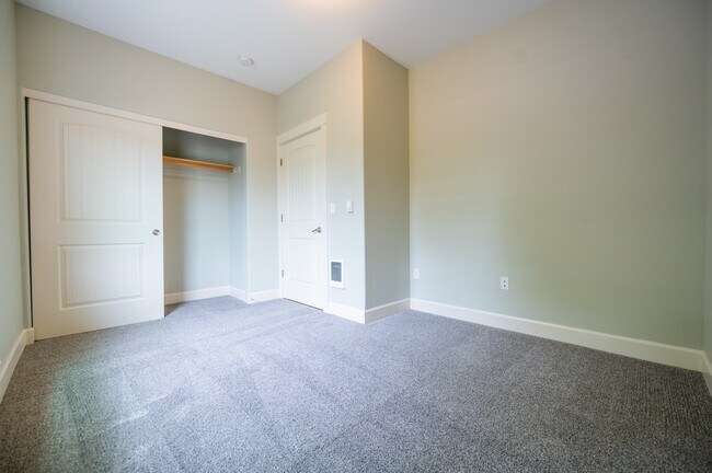 Foto del edificio - Riverbend Apartments