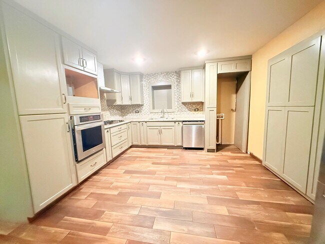 Foto del edificio - 4416 Flores Ave