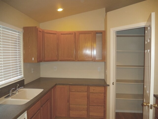 Building Photo - 1220 W Waltman Drive