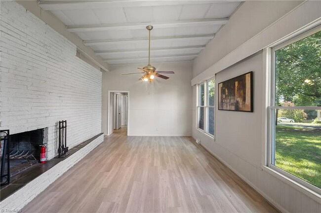 Foto del edificio - 701 Locust Pl