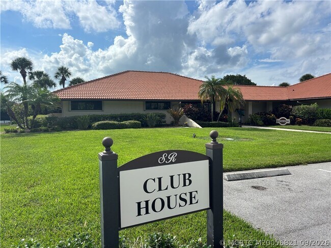 Foto del edificio - 360 SW South River Dr