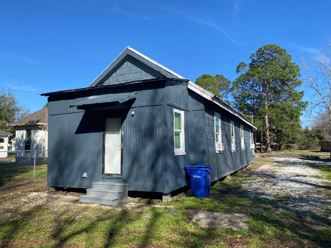 Building Photo - 1504 Oakley St