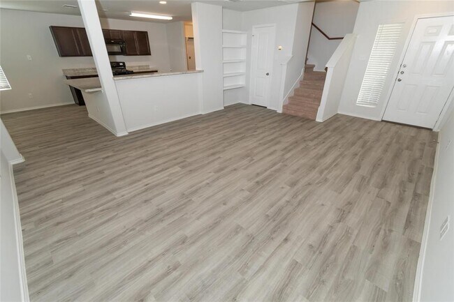 Building Photo - 207 Fallow Deer Dr