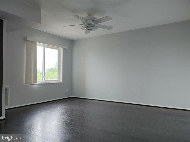 Foto del edificio - 8350 Greensboro Dr