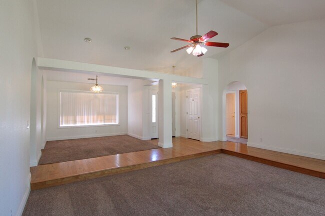 Foto del edificio - 3 Bedroom Home in Country Heights