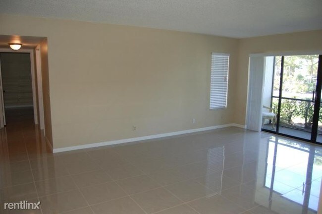 Building Photo - 2 br, 2 bath  - 1141 GREEN PINE