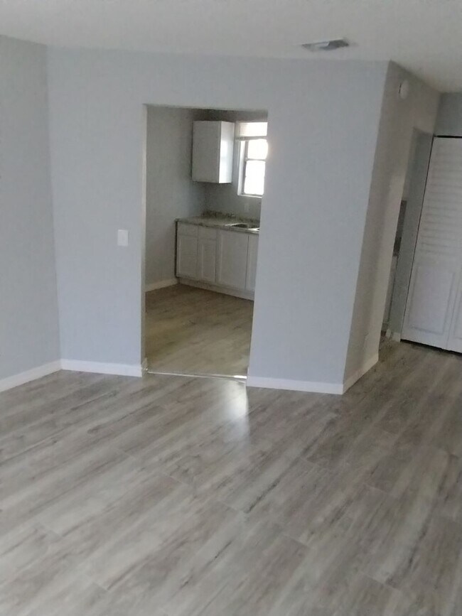 Foto del edificio - Newly Remolded 3 Bed and 2.5 Bath... Ready...