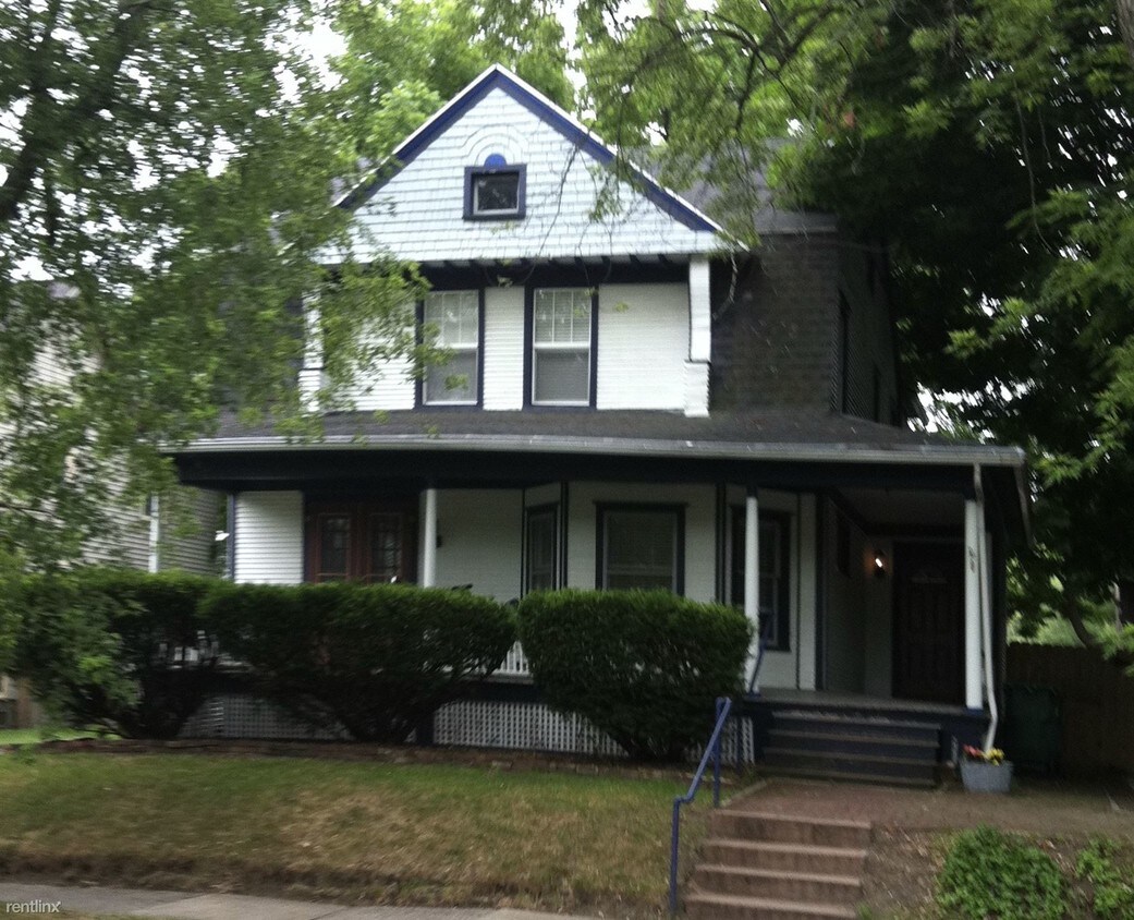 Primary Photo - 618 Hawthorne St NE