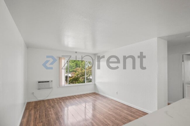Building Photo - Unit 202