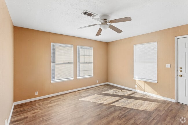 2BR, 1BA - #201 - Living Room - 1302-1308 S Fitzhugh Ave