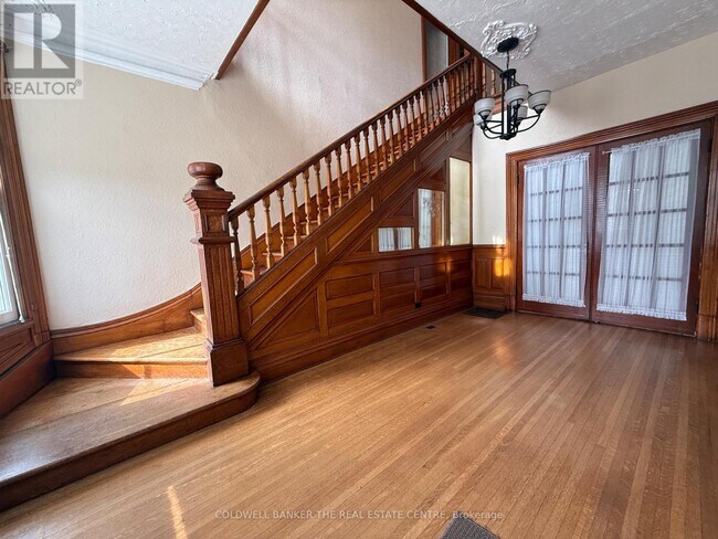 Photo du bâtiment - 415 Davis Dr