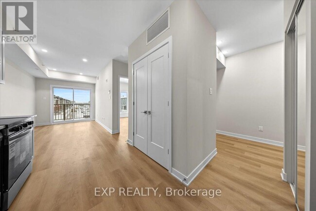 Photo du bâtiment - 3600 Brian Coburn Blvd.