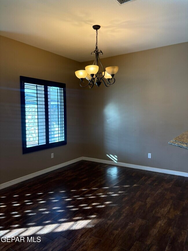 Foto del edificio - 14664 Christian Castle