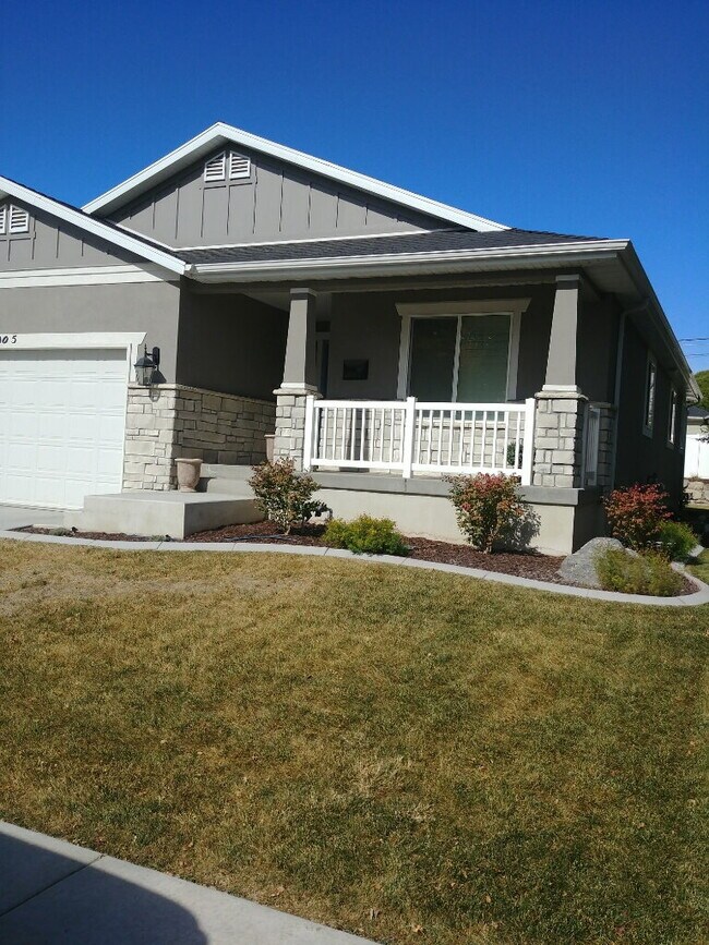 Building Photo - Beautiful Home in the Heart of Provo!