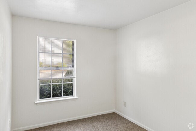 Sandpiper - 2BR, 1BA - 699SF - Primary Bedroom - Pipers Landing Apartments
