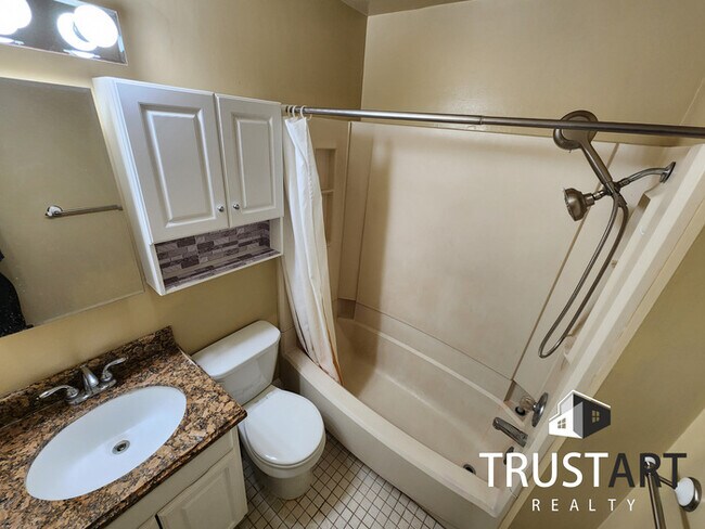 Building Photo - 3 bedroom house in Roxborough-Manayunk