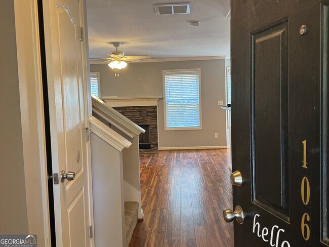 Foto del edificio - 106 Cypress Ct