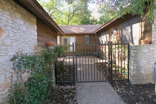 Building Photo - ROUND ROCK SCHOOLS!  EASY ACCESS TO HWY 18...