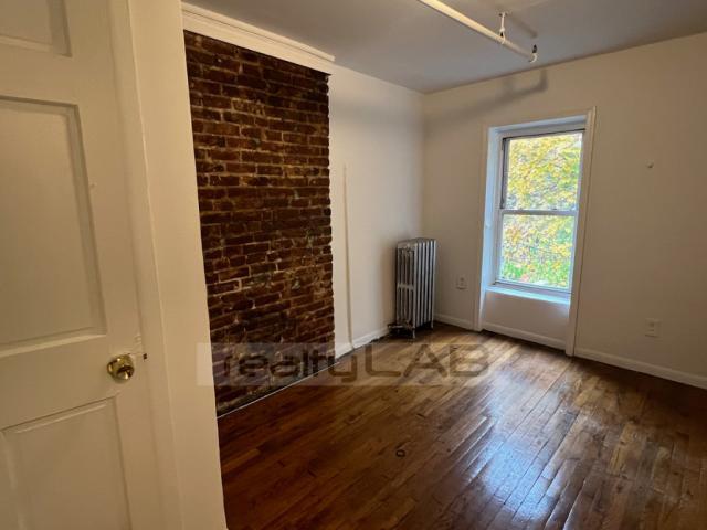 Foto del edificio - 2 bedroom in BROOKLYN NY 11216