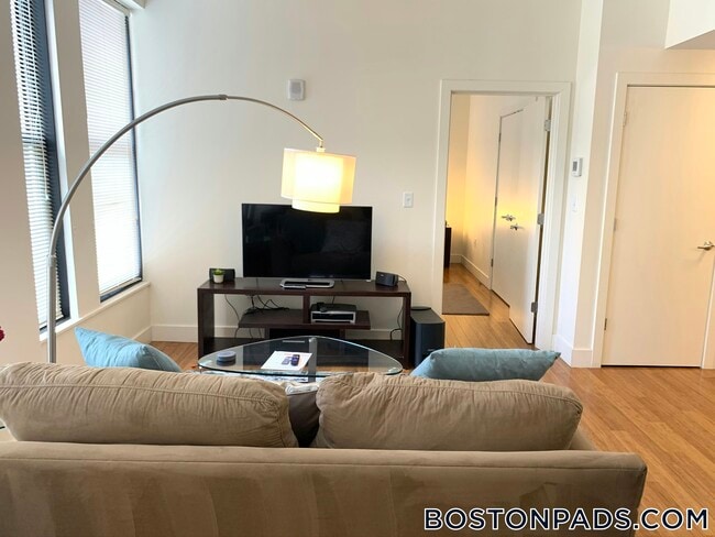 Building Photo - 8 Winter St