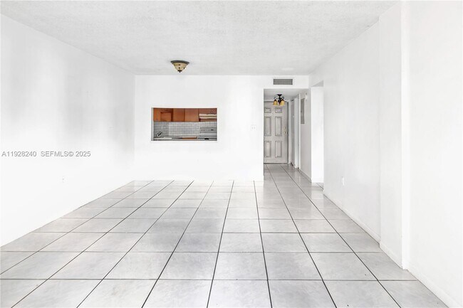 Foto del edificio - 10000 NW 80th Ct