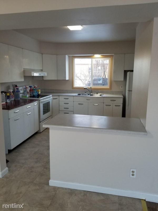 Primary Photo - 3 br, 1.5 bath Apartment - 222 5th St West