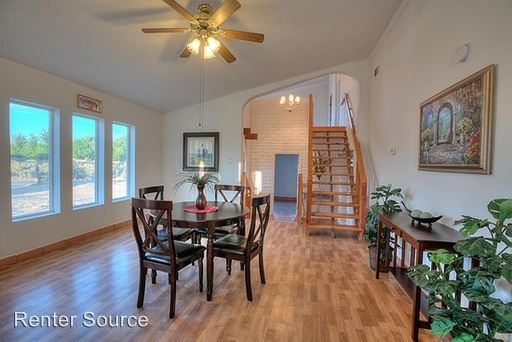 Building Photo - 679 Calle de Blas