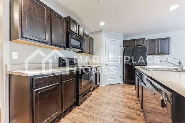 Foto del edificio - 2044 Laurel Lake Dr