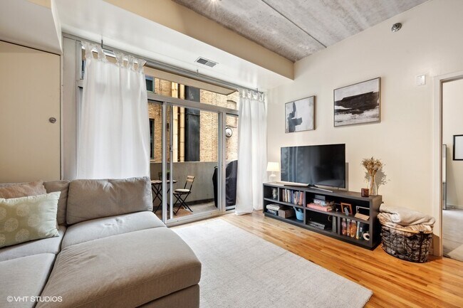 Foto del edificio - 630 N Franklin St