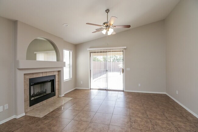 Building Photo - 1033 E Yuma Ave