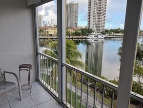 Building Photo - 2980 Point E Dr