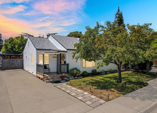 Building Photo - 21237 Orange Ave