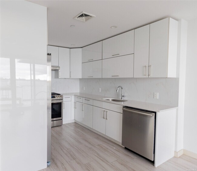Foto del edificio - 14- 50-50 110th St