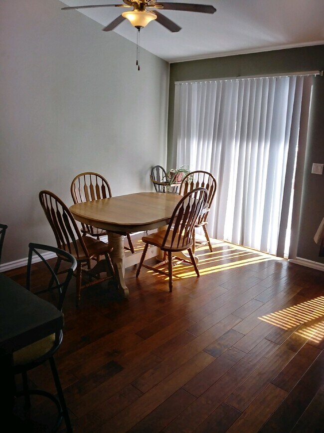 Foto del edificio - 1481 Gardner St