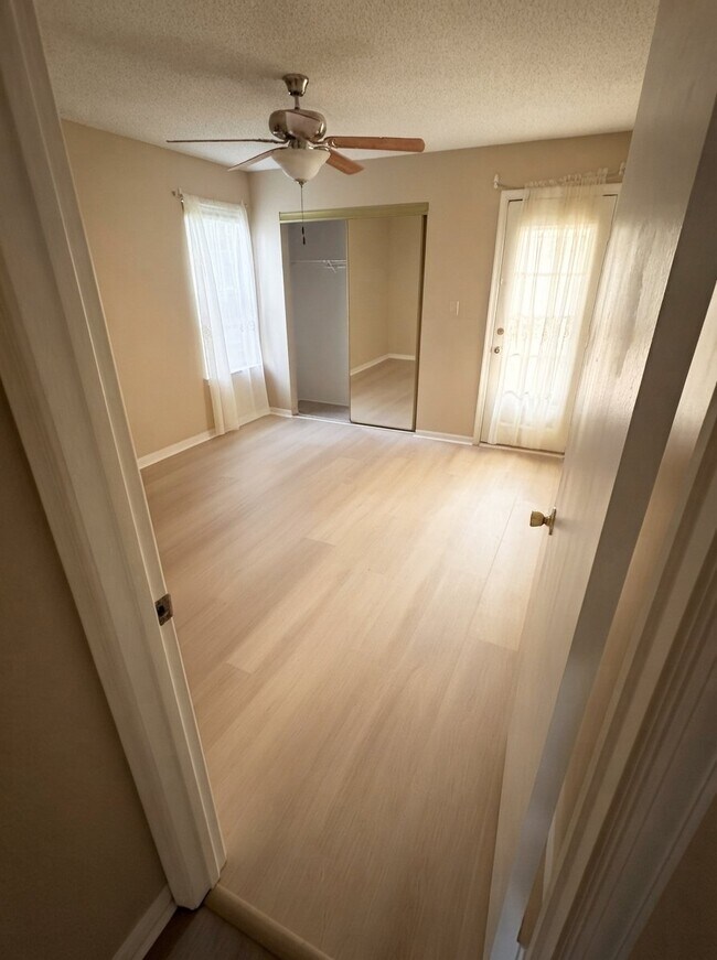 Foto del edificio - 3674A Towne Point Rd