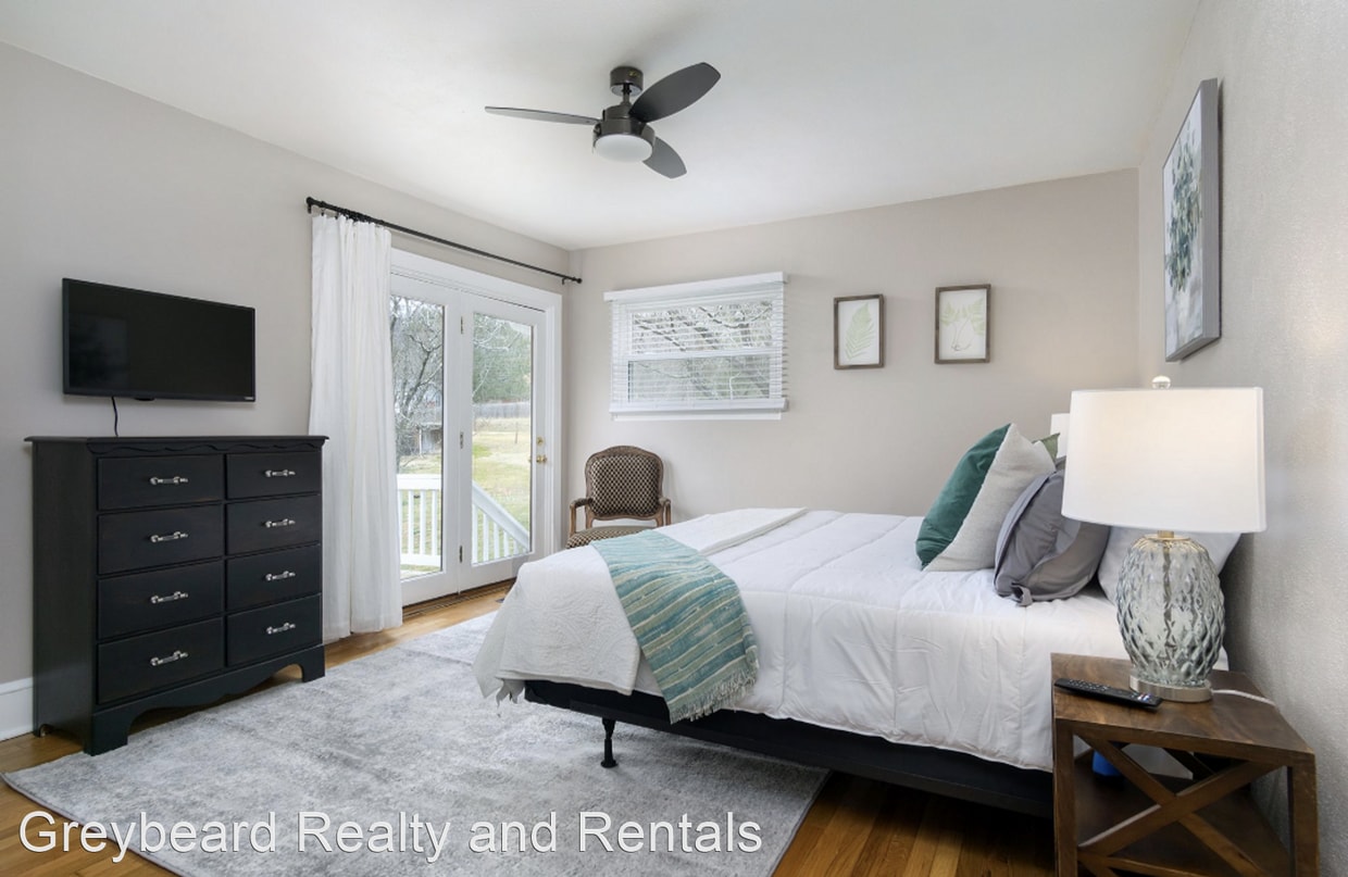 Primary Photo - 3 br, 2 bath House - 40 Trinity Chapel Rd
