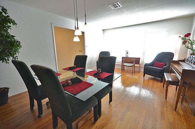 Foto del edificio - 5526 Burlinghall Dr