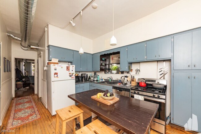 Building Photo - 2 br, 1 bath Condo - 3336 N Sheffield Ave