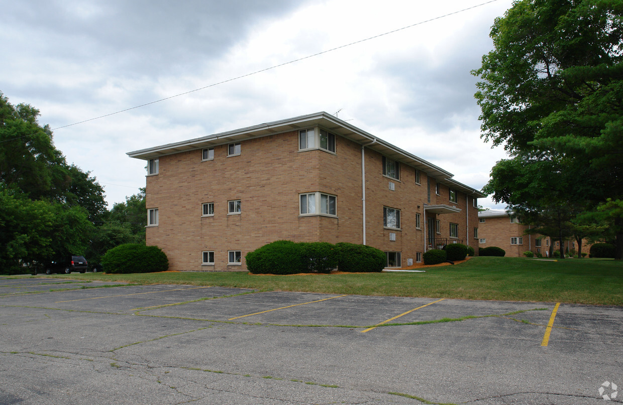 Primary Photo - Edgemont Apartments