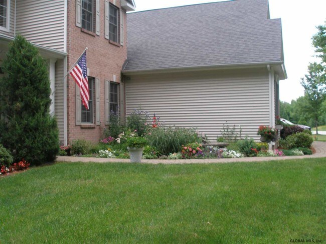 Building Photo - 511 Kinns Rd