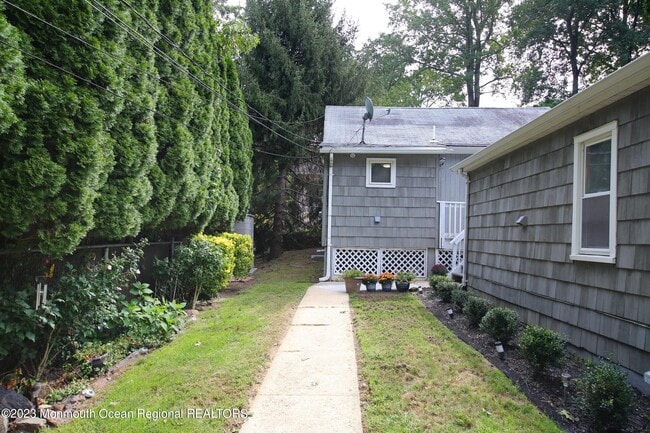 Building Photo - 109 Valley Ave